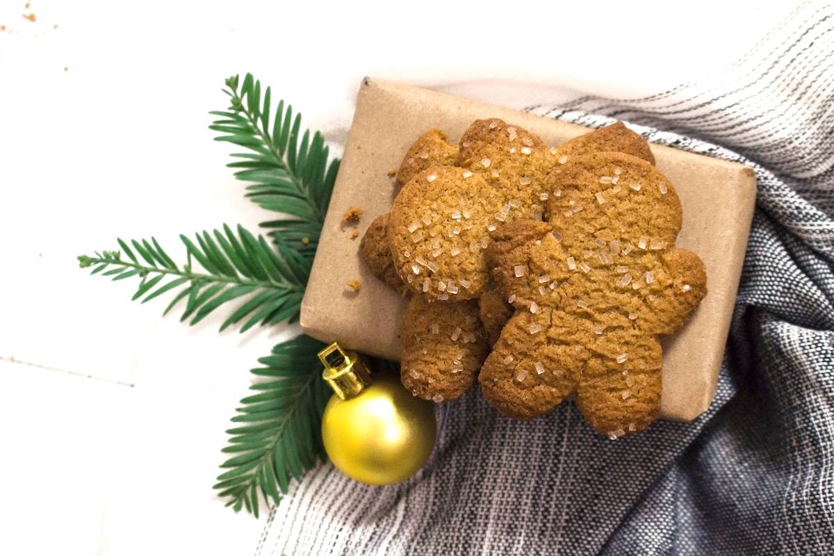 Gingerbread men on present with Christmas bauble - things to put in Christmas planner.