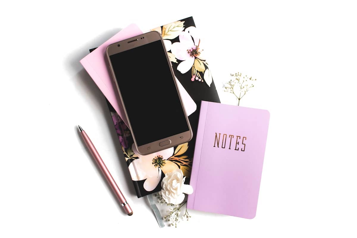Flowers, notebooks, phone - digital declutter.