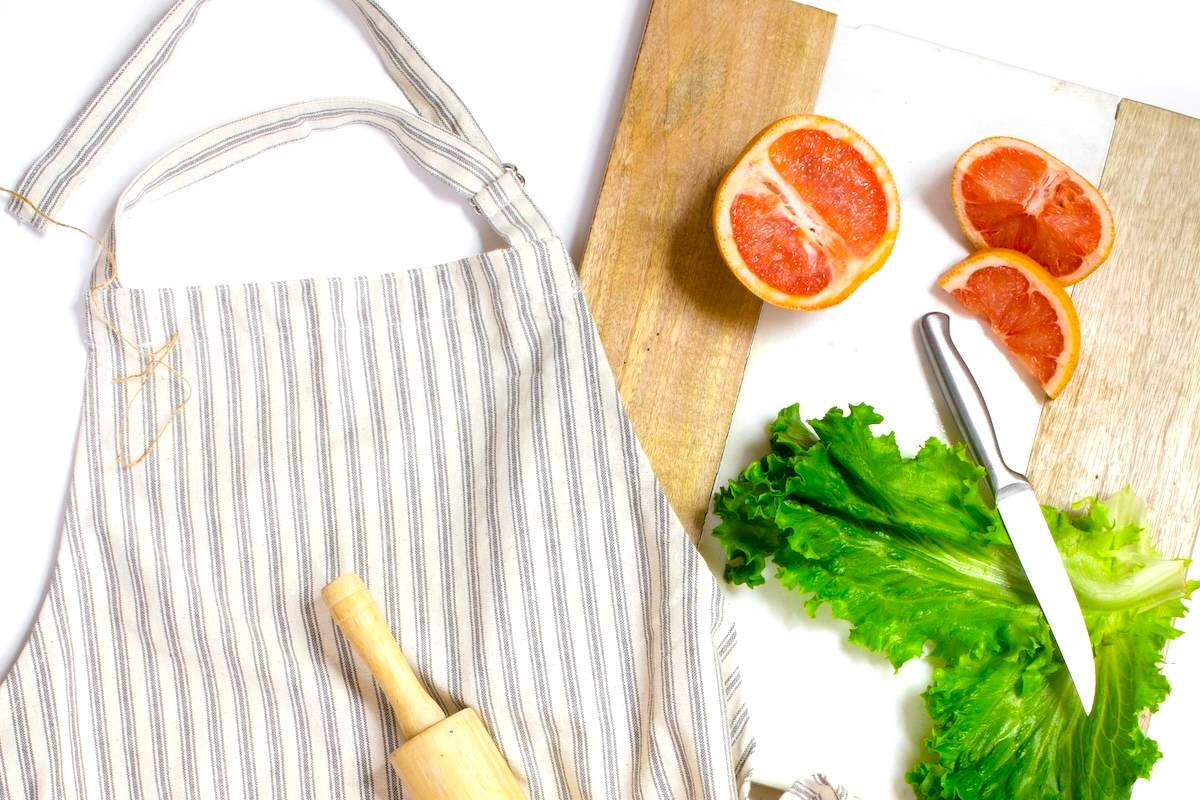 Apron, rolling pin, fresh produce - tips on how to organise your fridge.
