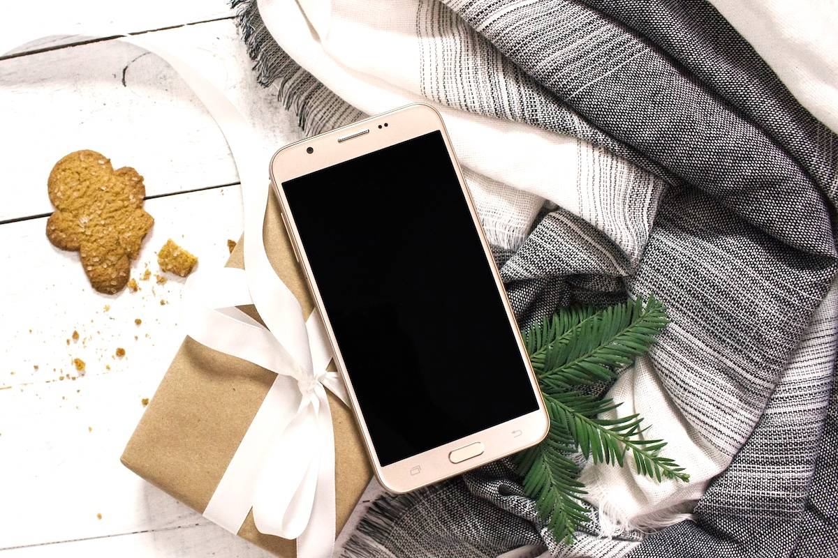 Phone, gingerbread, Christmas present - items to add to your Christmas planner.