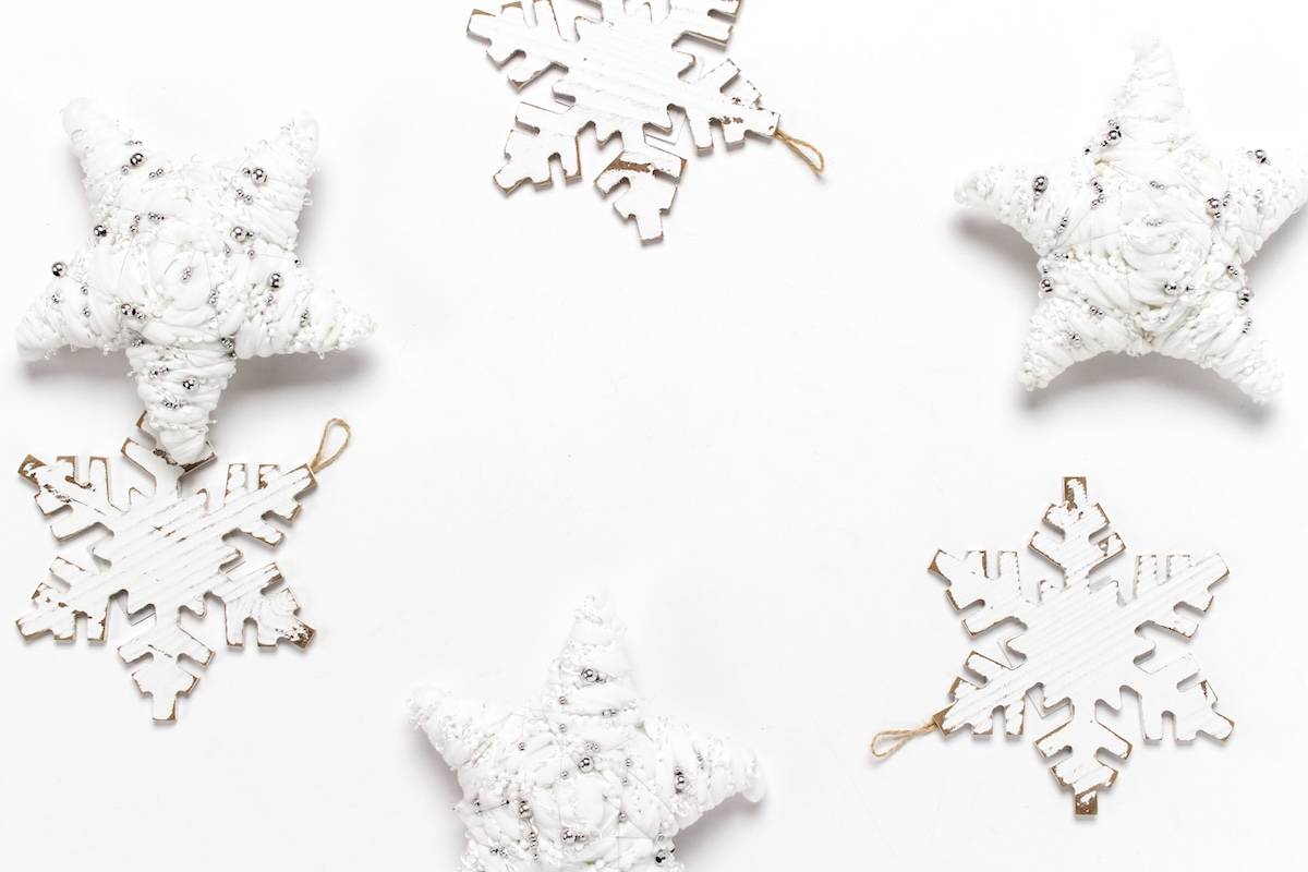 Christmas decoration snowflakes - Elf on the Shelf ideas.
